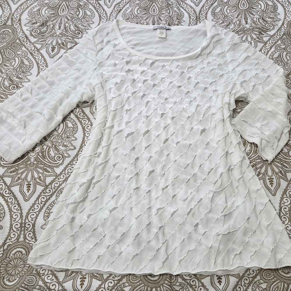 Only 9 White Ruffled Blouse. - Picture 3 of 8